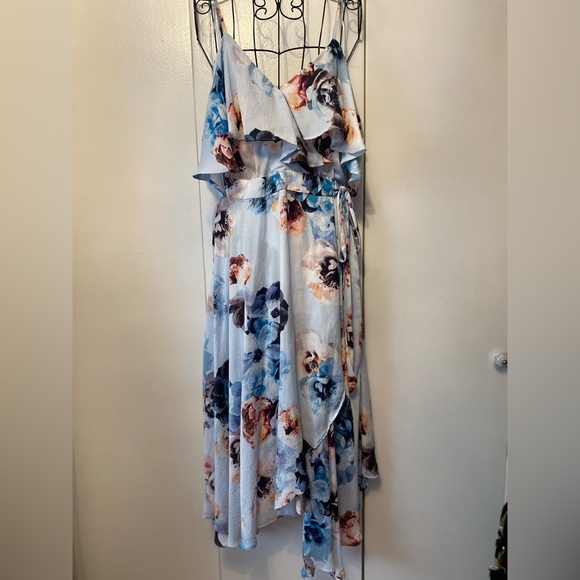 Jennifer Lopez Dresses & Skirts - 🌸 NWT Jennifer Lopez Wrap Dress Size S